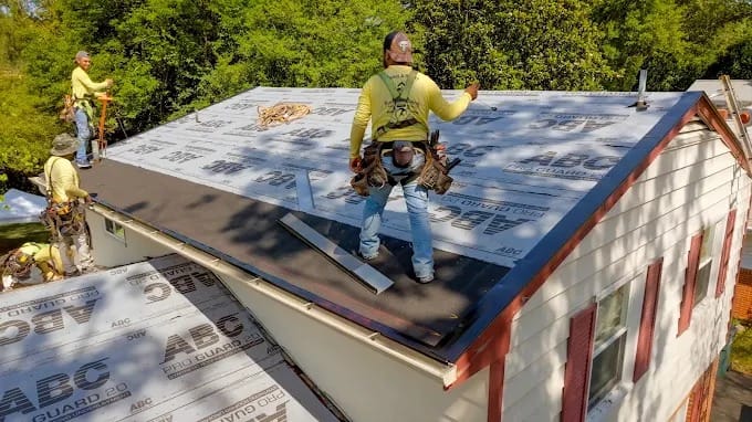 Bumble Roofing replacing the roof of a Colorado Springs home.
